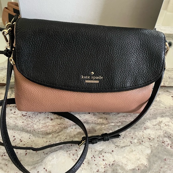 kate spade Handbags - Kate Spade Black and Tan crossbody/shoulder bag